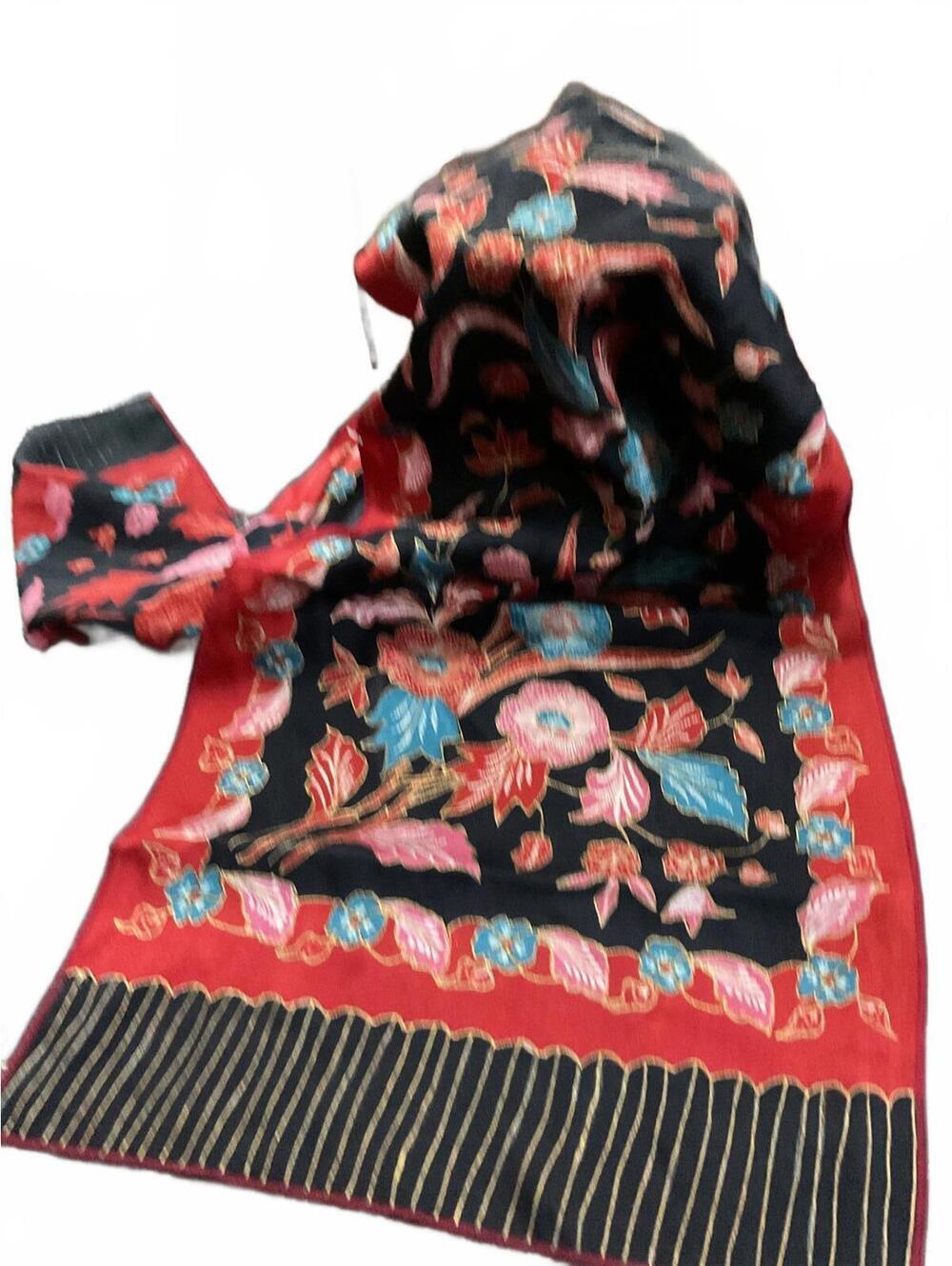 Beautiful Floral Patterned Silk Scarf with Vibrant Colors